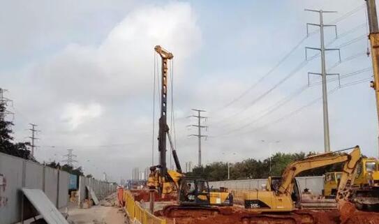 泰信機(jī)械KR80A小型旋挖鉆機(jī)助力海口地下綜合管廊建設(shè).jpg 泰信機(jī)械KR80A小型旋挖鉆機(jī)助力海口地下綜合管廊建設(shè).jpg