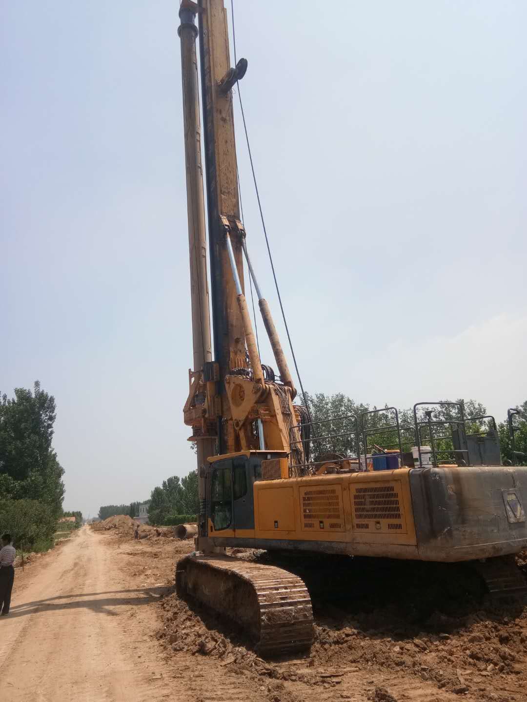 旋挖鉆機.jpg 旋挖鉆機.jpg