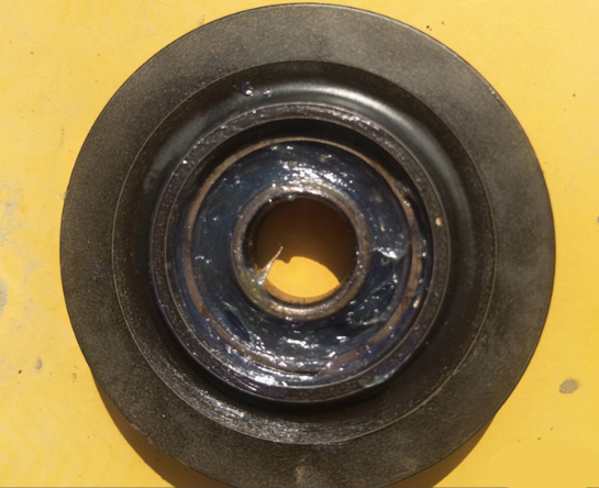 保養(yǎng)旋挖機空調漲緊輪 3步.jpg 保養(yǎng)旋挖機空調漲緊輪 3步.jpg