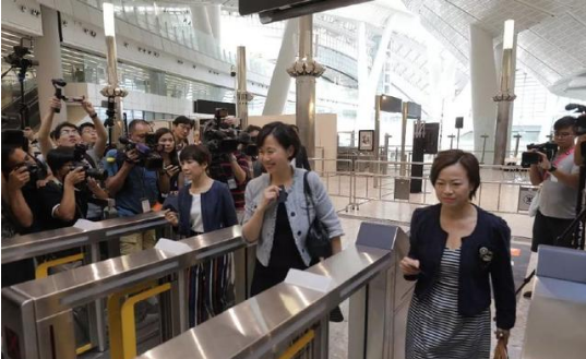 高鐵西九龍站驗(yàn)票入閘.png 高鐵西九龍站驗(yàn)票入閘.png