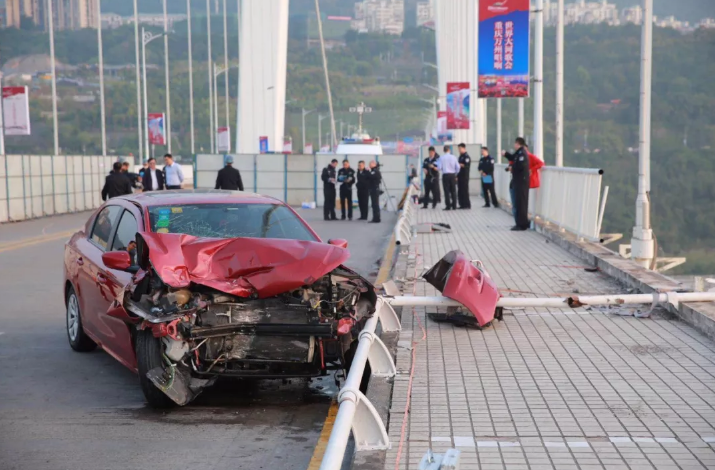 重慶公交墜橋,引發(fā)的建筑安全思考!.png 重慶公交墜橋,引發(fā)的建筑安全思考!.png