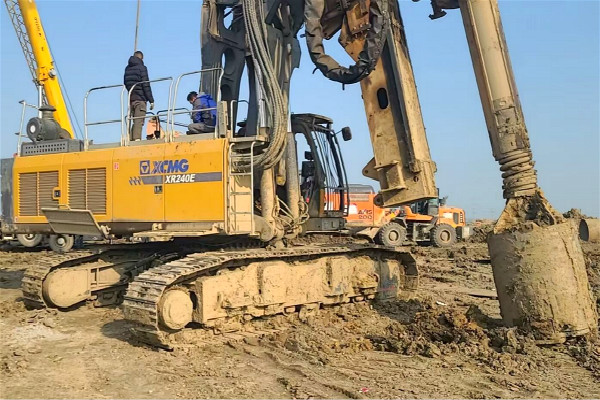 寒冷地區(qū)旋挖鉆機施工注意事項.jpg 寒冷地區(qū)旋挖鉆機施工注意事項.jpg