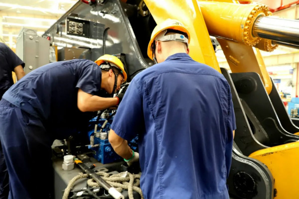 徐工旋挖鉆機(jī)各區(qū)域油型號(hào)選擇?.jpg 徐工旋挖鉆機(jī)各區(qū)域油型號(hào)選擇?.jpg