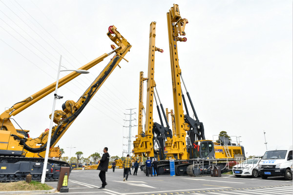 現(xiàn)在投資旋挖鉆機(jī)行業(yè)好嗎?.jpg 現(xiàn)在投資旋挖鉆機(jī)行業(yè)好嗎?.jpg