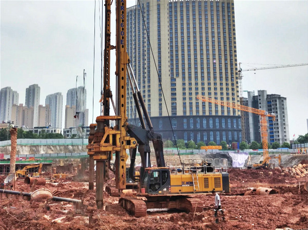 還得看徐工旋挖鉆機(jī)打樁的效率.jpg 還得看徐工旋挖鉆機(jī)打樁的效率.jpg