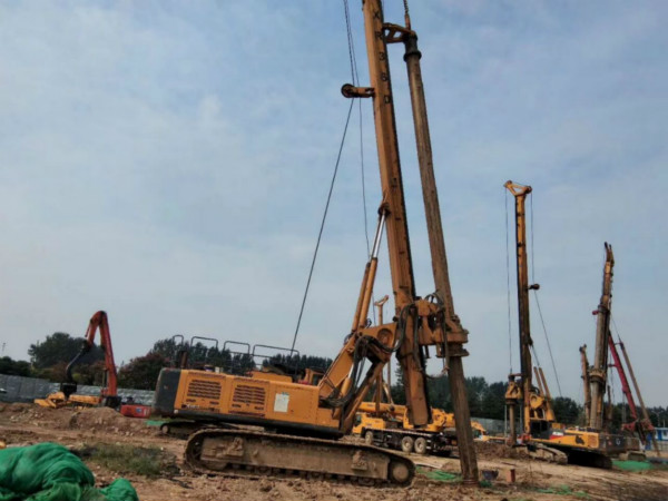 無(wú)限達(dá)徐工360旋挖機(jī)京雄高鐵樁基施工案例 無(wú)限達(dá)徐工360旋挖機(jī)京雄高鐵樁基施工案例
